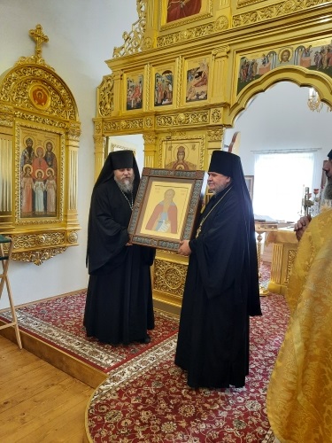 Передача иконы в дар Борисоглебскому монастырю